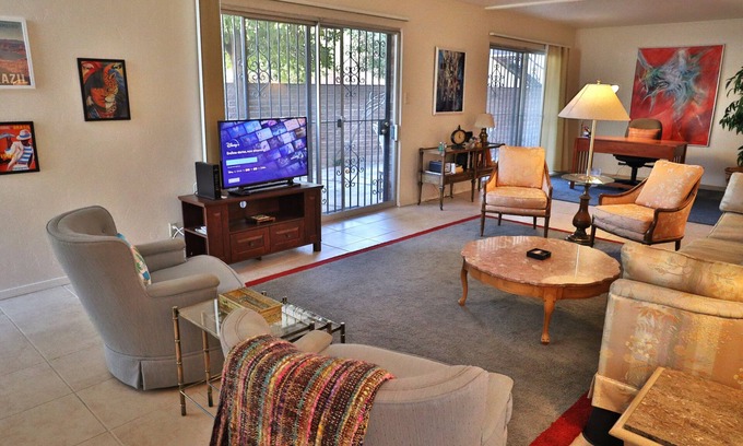 Tucson Condo | Vintage Relaxation Next to Park, Zoo and Golf