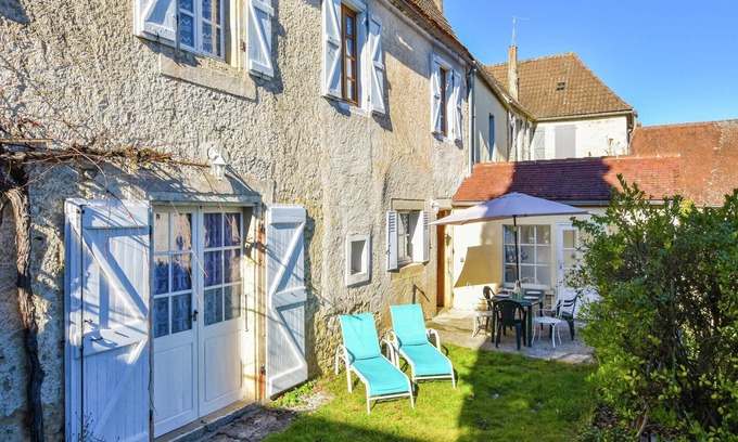 Montfaucon House | Vintage Retreat in Montfaucon