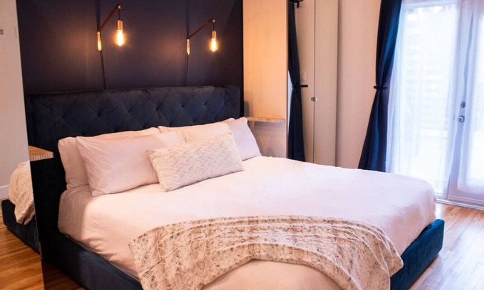 Plateau Mont Royal Apartment | Vintage/Rooftop/Terraces/Plateau/St-Denis/AC/TV
