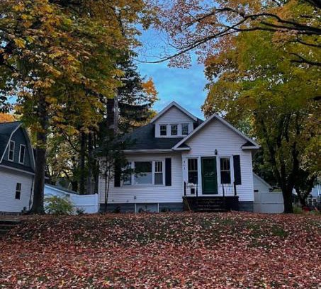 Manistee House | Vintage Vacation Villa