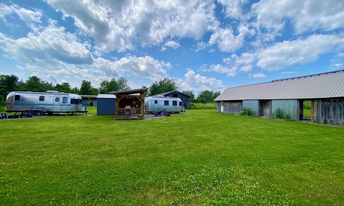 Hector Villa | Vintage Villa - 3-suite compound on wine trail- outdoor kitchen, fire pit, games