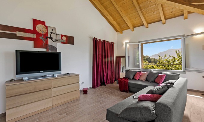 Arcumeggia Apartment | Viola Apartment, Casalzuigno, Italy