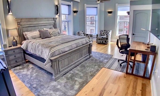 Eureka Springs Historic District Apartment | VIP Parking + Downtown + Shower for Two