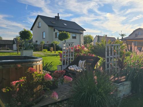 Miedzierza House | VIP VILLAGE Las Woda Rower - Podgrzewany Basen, Balia, Sauna