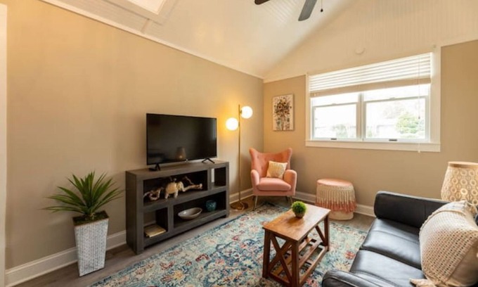 Manteo Cottage | Virginia Dare Cottage-Walk 2 Manteo Waterfront