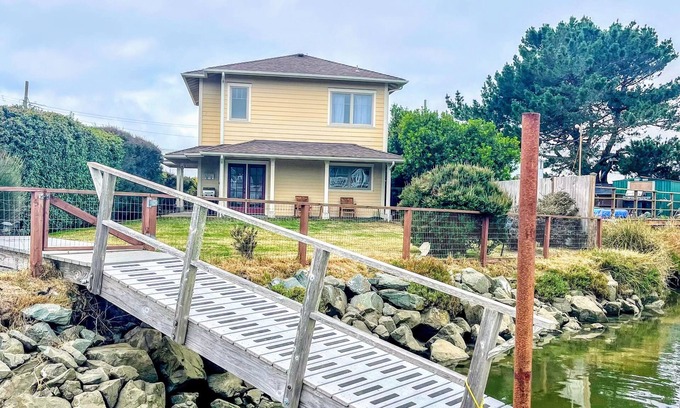 Eureka House | Vista House*Hot Tub* *Ocean & Bay Views*
