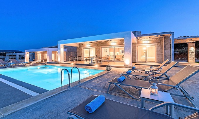 Filaki Villa | Vista Mare Grand Heated Pool