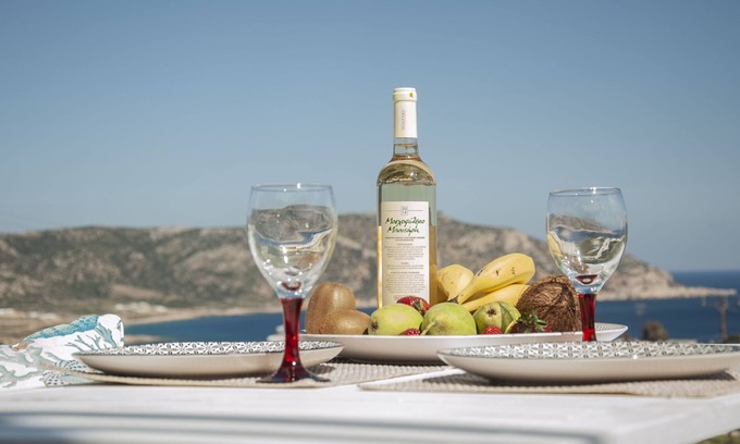 Menetai Apartment | Vista Mare Suites , 2 min drive to the sea (3)