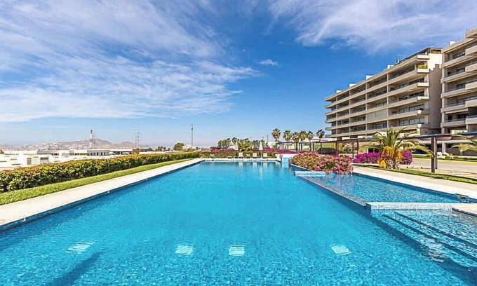 El Tezal Apartment | Vista Vela Luxury Ground Floor Terrace & BBQ!