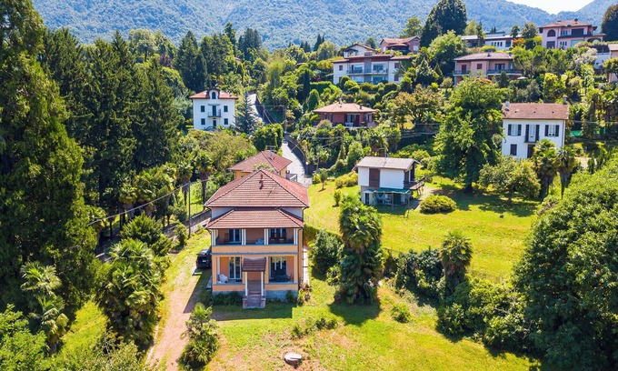 Porto Valtravaglia Apartment | Vista Verde Apt. 5 min walk to Lake, Porto Valtravaglia, Italy