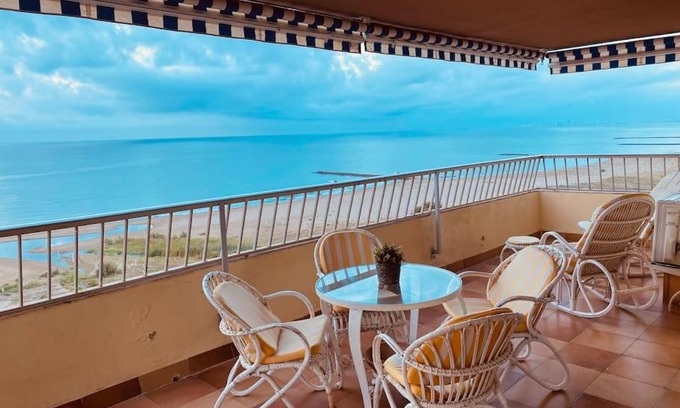 La Pobla de Farnals Apartment | Vistas únicas al mar en primera linea