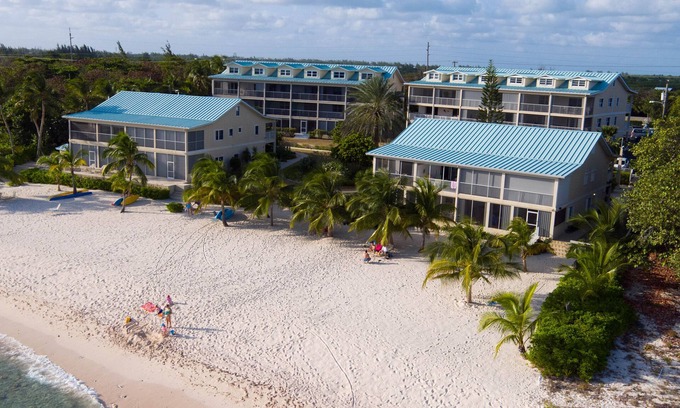 Savannah Condo | Vitamin Sea - Beachfront and ground floor at Coral Bay