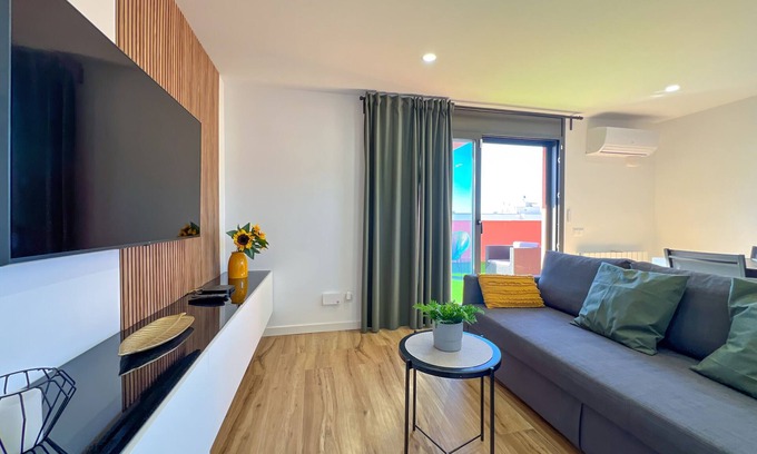 Santa Susanna Apartment | Vivalidays Henry- Santa Susanna