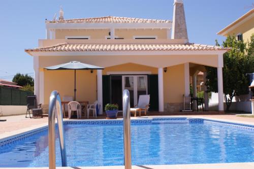 Barrocal Villa | Vivenda Luz e Lúdica