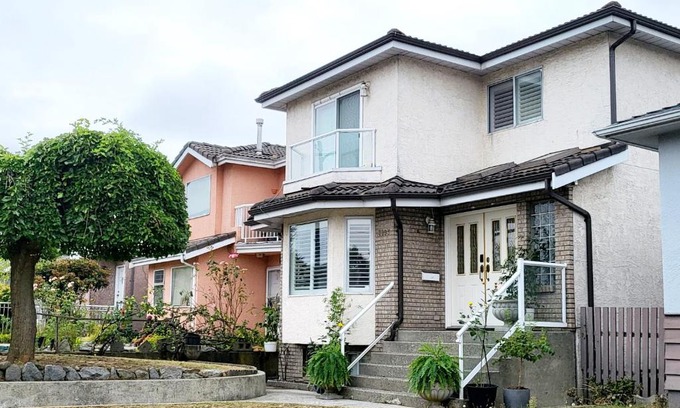 Fraserview House | Vivi's Home