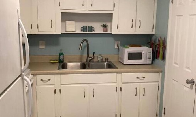 Dunedin Cottage | Vivid Downtown Key West Cottage