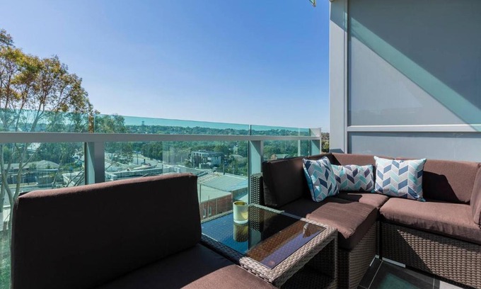Glen Iris Apartment | Vivid on Malvern Road - A Convenient Lifestyle Stay