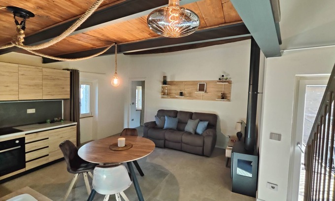 Volterra Apartment | Volaterrae Deluxe Loft with Garden
