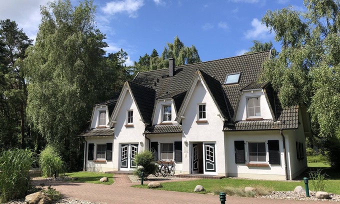 Neuhaus Apartment | Vom Kiefernwald zum Strand