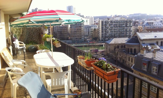 19th Arrondissement Apartment | Vrbo Property