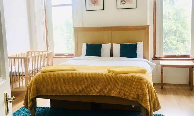 Falkirk Apartment | VS-Entire Flat-Central Scotland-Falkirk| Self-Check-in |Pet-friendly | Parking