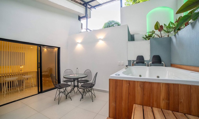Las Lomas I Apartment | w*| Delightful loft with Jacuzzi n Terrace in El Poblado