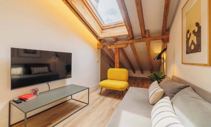 Moncloa - Arguelles Apartment | w* | Spacious 2BR at Palacio Real