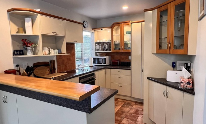 Burnside House | Waimairi Road - Quiet and relaxing near Canterbury University