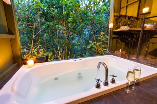 Kaimarama Cabin | Wairua Lodge - Rainforest River Retreat