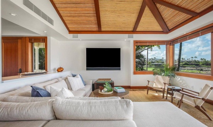 Kaupulehu House | Waiulu Villa - Contemporary Luxury Coastal | Onsite Staff & Daily Housekeeping