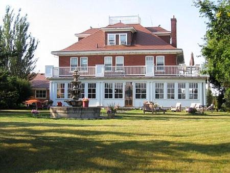 Moose Jaw Bed & Breakfast | Wakamow Heights Bed and Breakfast