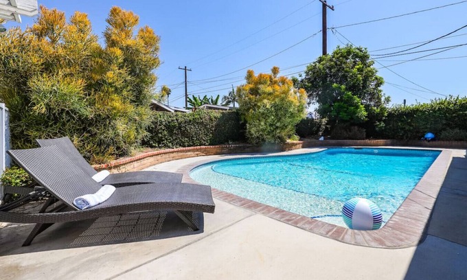 Southwest Anaheim House | Walk 1/4 mile~20min Disny&Conv~Pool~Firepit~GameRm