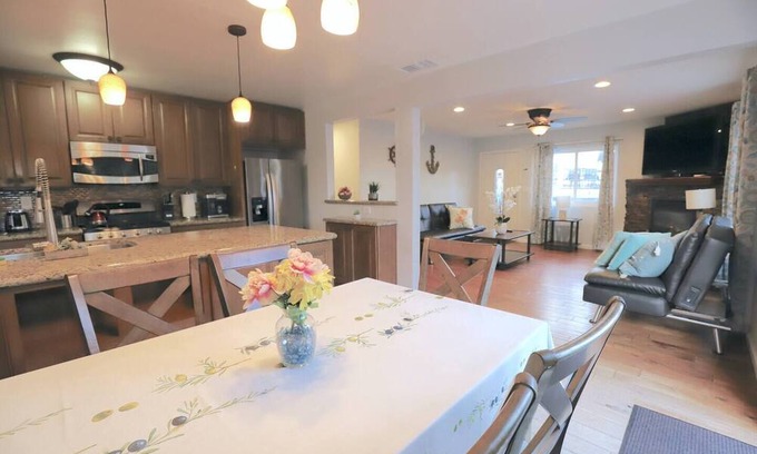 Capistrano Beach House | Walk 2 Ocean & Park, Backyard, Fast WiFi. Pomegranate Perch!