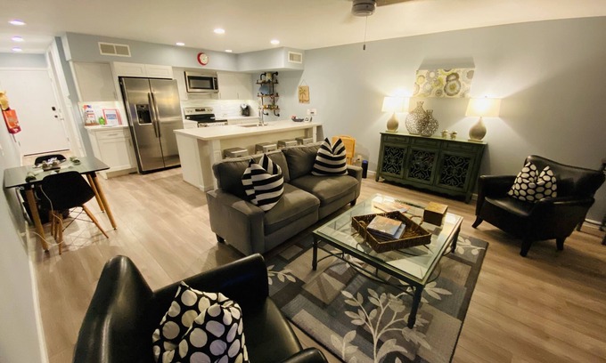Twin Palms Condo | Walk-able Restaurants & Shopping, Pool, Parking, View, Spa, Tennis, pickleball