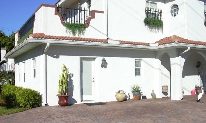 Sunset Beach Apartment | Walk barefoot to the beach! Private one bedrm apartment on Sunset Beach. Pets ok