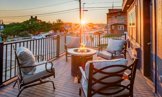 Prescott Condo | Walk Downtown | Rooftop Views | Private Deck & Game Room Fun