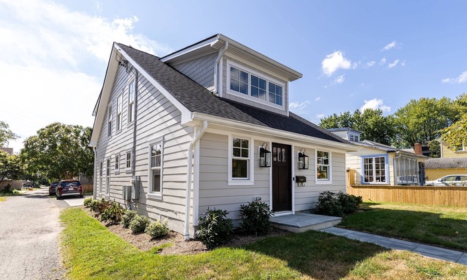 Eastport House | Walk Everywhere From New Eastport Cape Cod with High-End finishes and Gourmet Kitchen