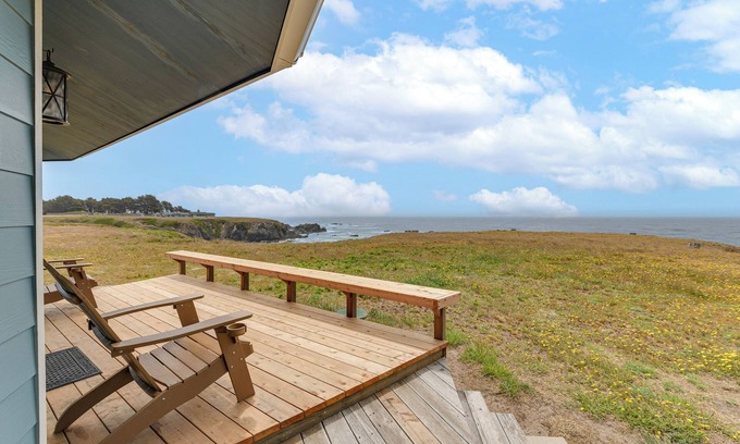 Caspar House | Walk to Beach: Luxury Oceanfront Escape in Caspar