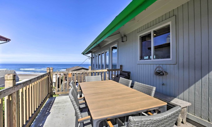 Roads End House | Walk to Beach: Oregon Coast Escape w/Hot Tub!