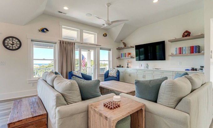 Southern Shores House | Walk to Beach: Southern Shores Retreat w/Hot Tub