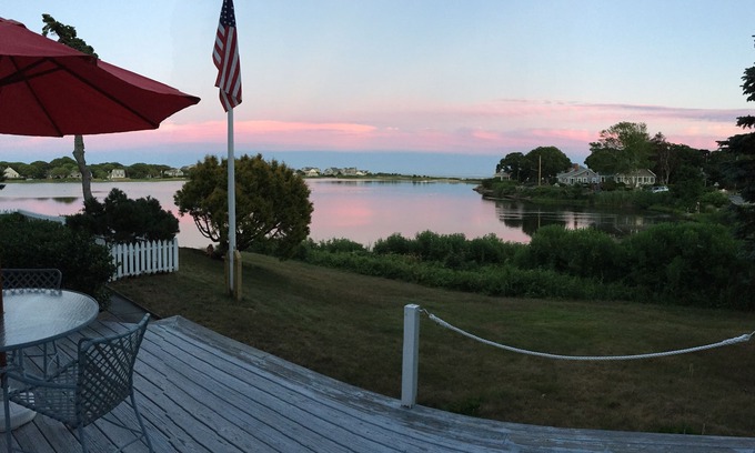Falmouth Heights House | Walk to Beach - Waterfront 3 BR Cape - Pet friendly - Falmouth Heights, MA