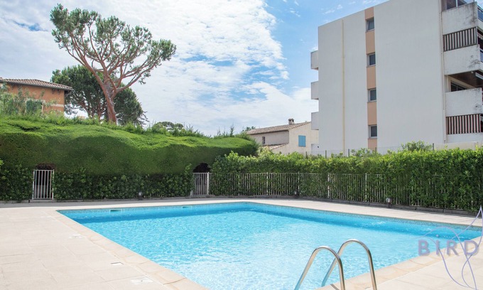 Cros-de-Cagnes Apartment | walk to beach with AC and swimpool