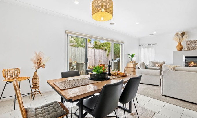 Torquay House | Walk to beaches,cafes,kids playground and oval- Amazing location- Stunning Home