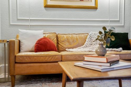 Cherry Street House | Walk To Cherry Street,pets, Hot Tub By Hvnlyhomes