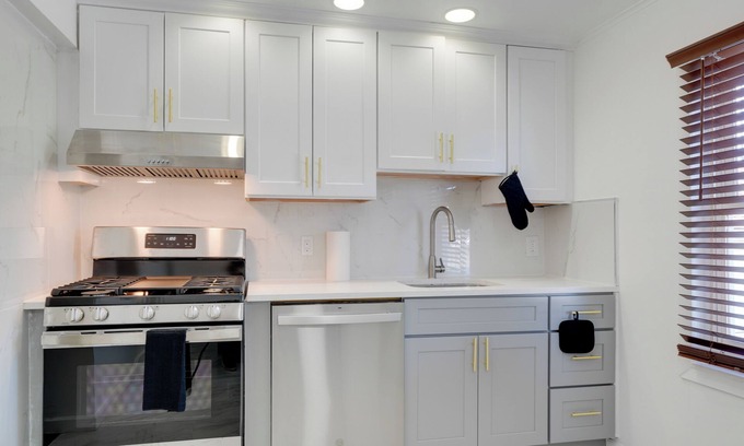 South Louisville Apartment | Walk to Churchill Downs: Louisville Apartment!