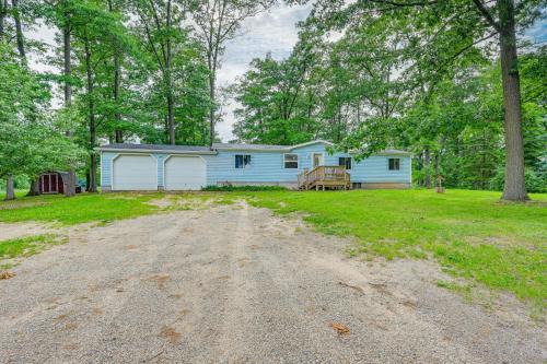 Nottawa House | Walk to Coldwater Lake Peaceful Weidman Retreat