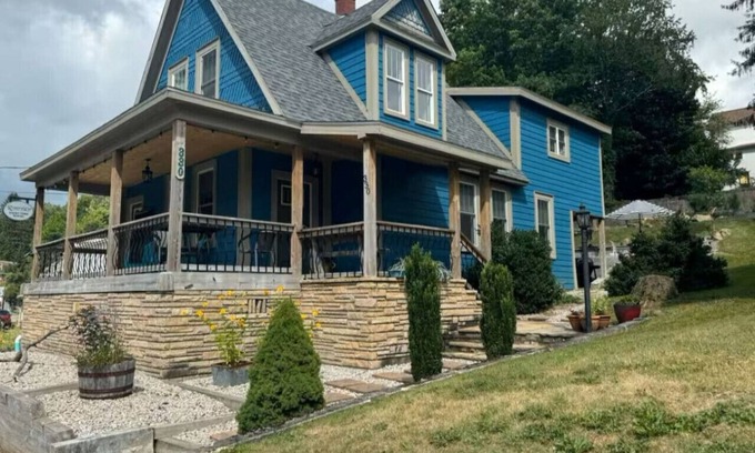 Thomas House | Walk to Dining & River Walk | Cozy Backyard & Fireplace
