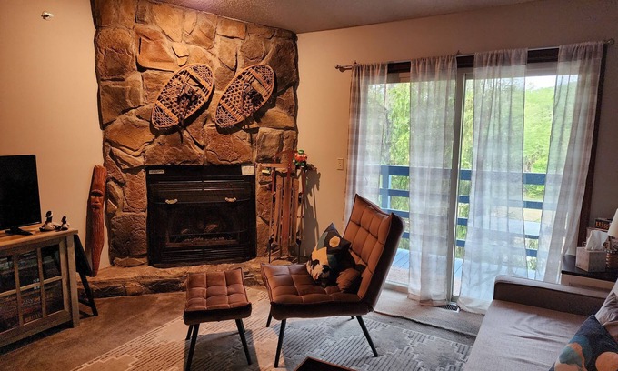 Northface Condo | Walk to Dolly Sods, Enjoy Mountain Views + Gas Fireplace & Jacuzzi Tub! 3rd Fl.