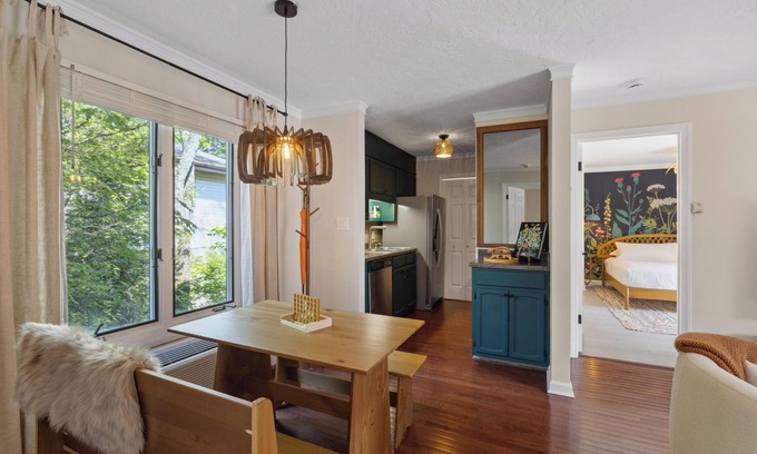 Blowing Rock Condo | Walk to Downtown Blowing Rock - Pet Friendly with 2 Primary Bedrooms
