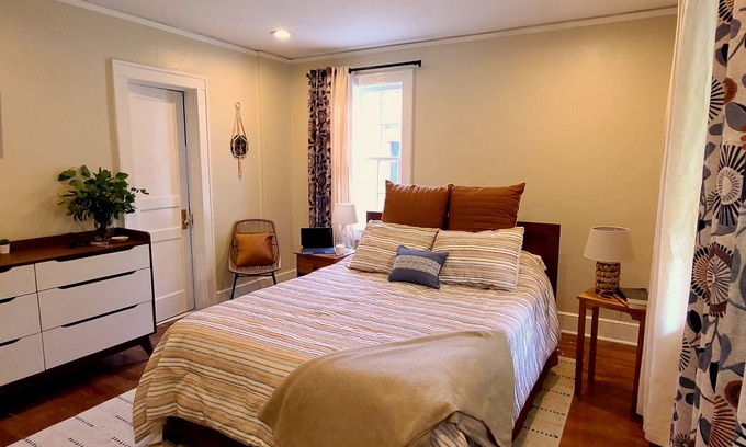 Florence House | Walk to downtown Florence. Minutes away from medical facilities.
